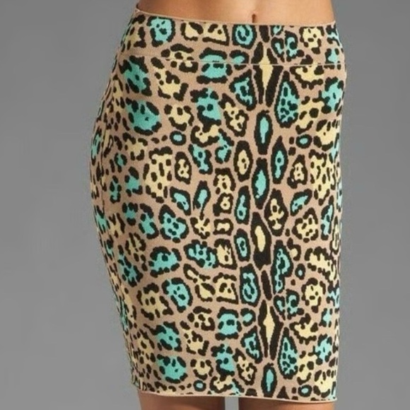 BCBG pencil skirt, body con, knit skirt, leopard pattern - Picture 1 of 5